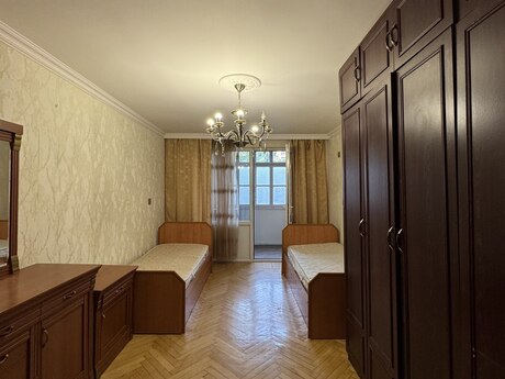 3 otaqlı köhnə tikili - Elmlər Akademiyası m. - 85 m²