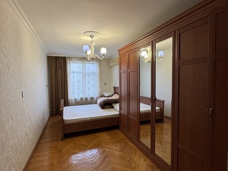 3 otaqlı köhnə tikili - Elmlər Akademiyası m. - 85 m²
