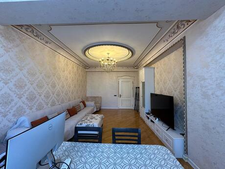 4-комнатная квартира, 144 м², İnşaatçılar: 420 000 ₼ 2