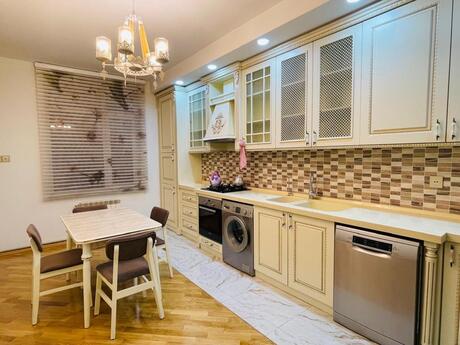 Elan №6382367 - Bakı, Elmlər Akademiyası m., 4 otaqlı, 150 m², 6/16 mərtəbə