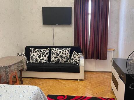 Elan №6382481 - Bakı, 28 May m., 1 otaqlı, 35 m², 2/2 mərtəbə