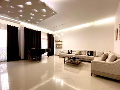Elan №6383111 - Bakı, Nizami m., 3 otaqlı, 160 m², 11/12 mərtəbə