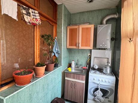3 otaqlı köhnə tikili - Həzi Aslanov m. - 60 m²