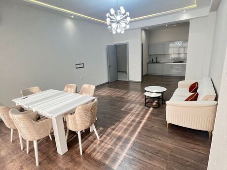 2-комн. новостройка - м. 28 мая - 82 м²