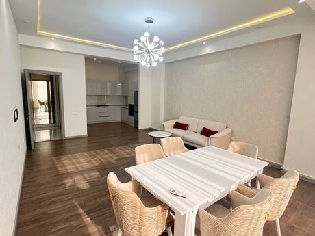 2-комн. новостройка - м. 28 мая - 82 м²
