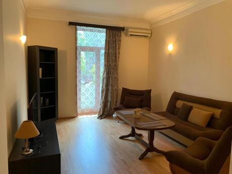 Elan №6383213 - Bakı, İçəri Şəhər m., 2 otaqlı, 50 m², 2/5 mərtəbə