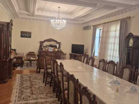 7 otaqlı həyət evi/bağ evi - Badamdar q. - 851 m²