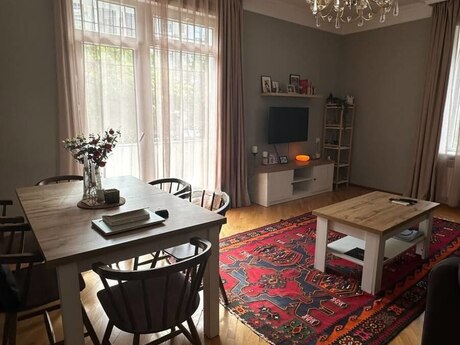 3-комн. вторичка - м. Элмляр Академиясы - 90 м²