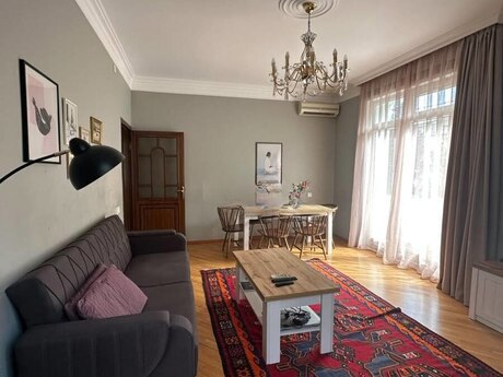 3-комн. вторичка - м. Элмляр Академиясы - 90 м²