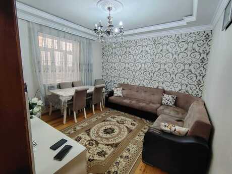 7 otaqlı həyət evi/bağ evi - Qaraçuxur q. - 222 m²