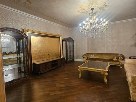 4-комнатная квартира, 274 м², 28 May: 1 299 000 ₼ 2