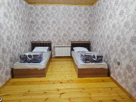 5 otaqlı həyət evi/bağ evi - Hövsan q. - 200 m²