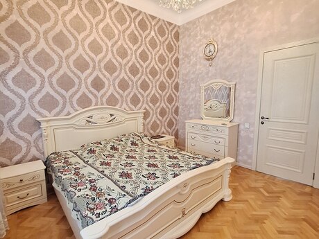 Elan №6383944 - Bakı, 28 May m., 2 otaqlı, 70 m², 3/6 mərtəbə