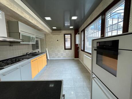 2 otaqlı köhnə tikili - 28 May m. - 70 m²
