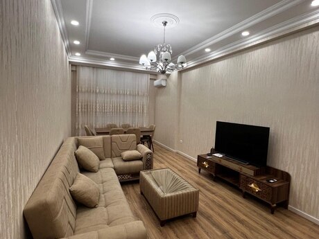 3-комн. новостройка - м. 8 ноября - 127 м²