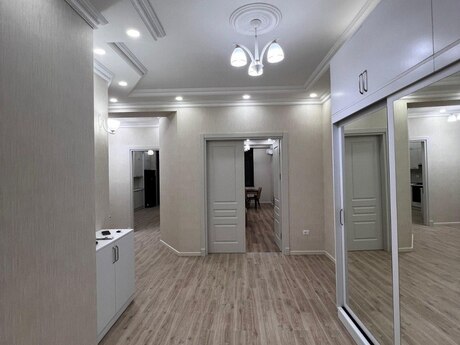 3-комн. новостройка - м. 8 ноября - 127 м²