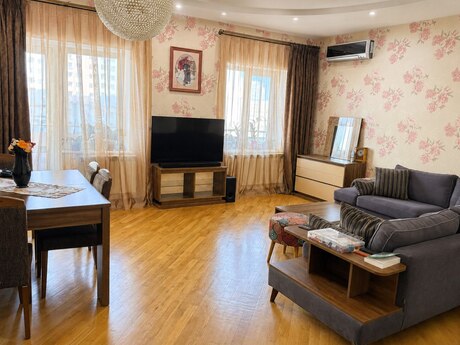 4 otaqlı mənzil, 162 m², Elmlər Akademiyası: 486 000 ₼ 2