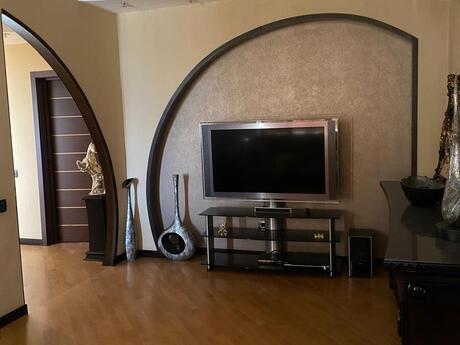 3-room apartment for rent, 120 m², Azadlıq Prospekti: 1 300 ₼/mo 5