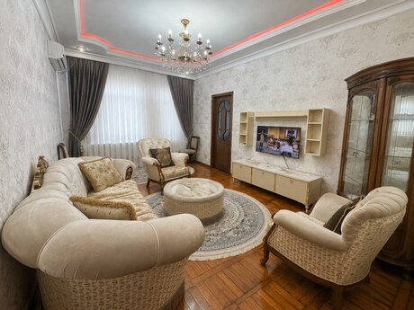 3-комн. вторичка - м. Элмляр Академиясы - 80 м²