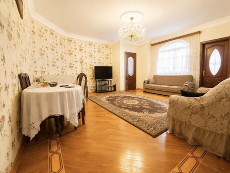 4 otaqlı mənzil, 110 m², 28 May: 300 000 ₼ 2