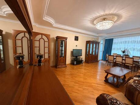 Аренда: 3-комнатная квартира, 160 м², Gənclik: 1 200 ₼/мес 2