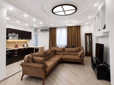 Аренда: 4-комнатная квартира, 140 м², 28 May: 1 100 ₼/мес 2