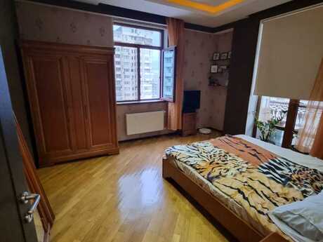 3 otaqlı mənzil, 135 m², Nizami: 450 000 ₼ 2