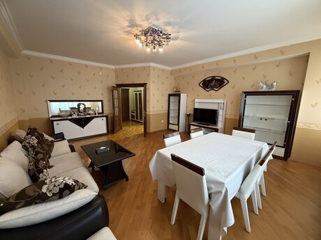 Kirayə 3 otaqlı mənzil, 135 m², Şah İsmayıl Xətai: 1 350 ₼/ay 4