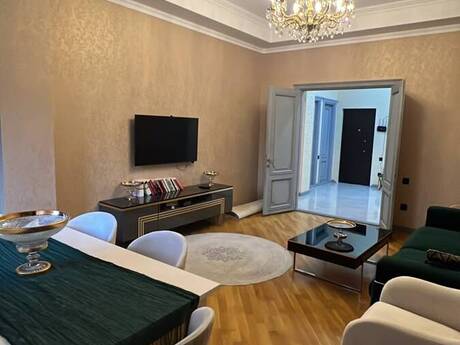 Elan №6385686 - Bakı, Elmlər Akademiyası m., 3 otaqlı, 107 m², 4/8 mərtəbə