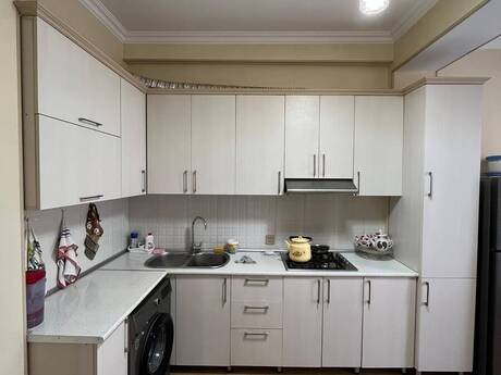 3-комн. новостройка - м. 28 мая - 82 м²