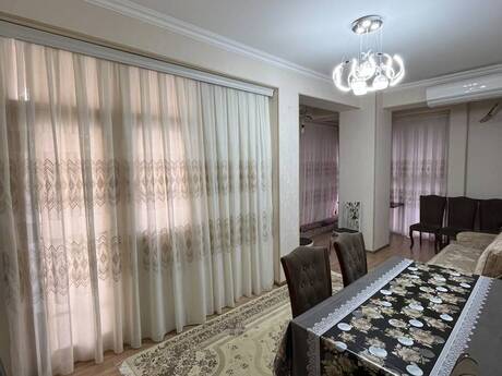 3-комн. новостройка - м. 28 мая - 82 м²