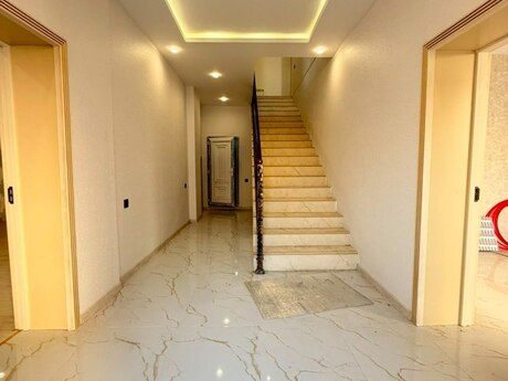 8 otaqlı həyət evi, 300 m², Binə: 160 000 ₼ 4