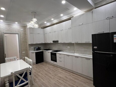 3-комн. новостройка - Насиминский  р. - 140 м²