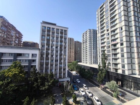 28 Mayda 3 otaqlı köhnə tikili mənzil satılır, 90 m², 259 000 AZN, şəkil 5 / 12