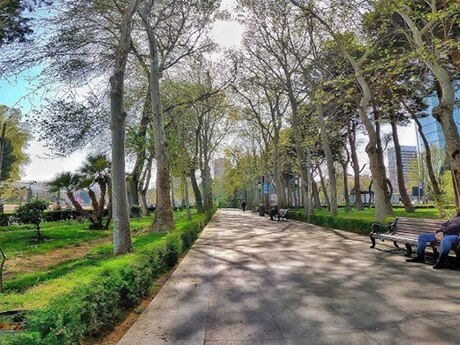 28 Mayda 3 otaqlı köhnə tikili mənzil satılır, 90 m², 259 000 AZN, şəkil 2 / 12
