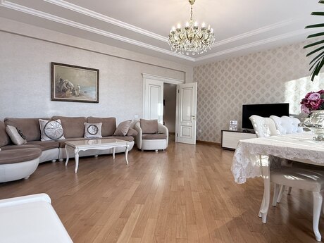 3 otaqlı mənzil, 168 m², Nizami: 650 000 ₼ 2