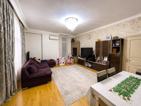 2 otaq · 82 m² · 17/17 mərtəbə, İnşaatçılar