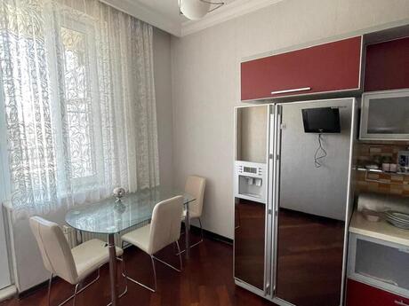 3-room apartment for rent, 170 m², 28 May: 1 500 ₼/mo 5