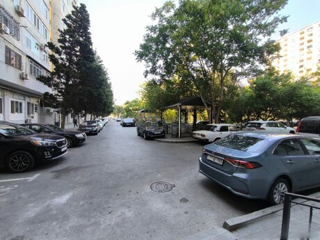 Gənclikdə 2 otaqlı köhnə tikili mənzil satılır, 45 m², 160 000 AZN, şəkil 2 / 12