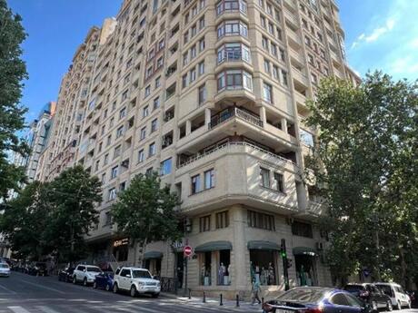 5 otaq · 235 m² · 8/14 mərtəbə, Sahil