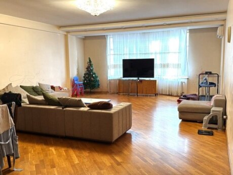 3 otaqlı mənzil, 185 m², 28 May: 390 000 ₼ 2