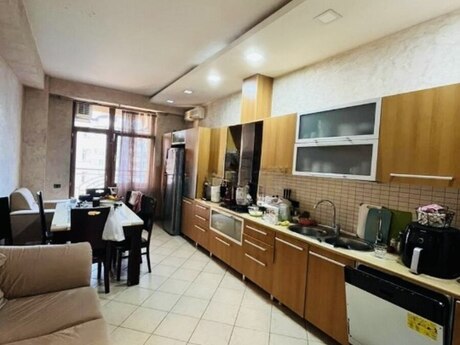 3 otaqlı mənzil, 185 m², 28 May: 390 000 ₼ 3