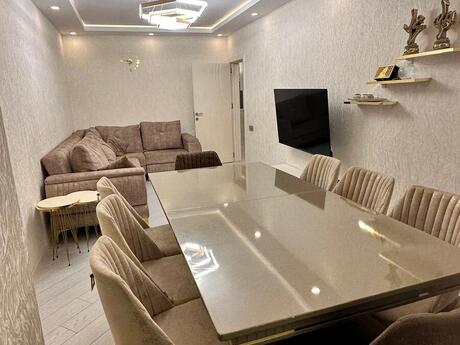 Elan №6391415 - Bakı, Qaraçuxur q., 3 otaqlı, 90 m², 3/5 mərtəbə