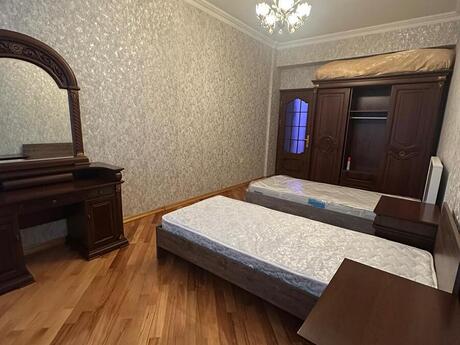 Kirayə 3 otaqlı mənzil, 135 m², İnşaatçılar: 900 ₼/ay 3