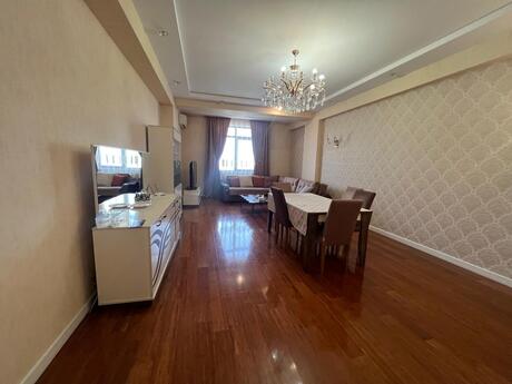 Elan №6392545 - Bakı, 28 May m., 4 otaqlı, 187 m², 16/18 mərtəbə