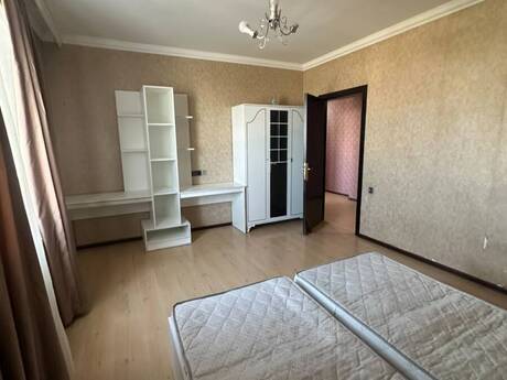 3-room apartment for rent, 140 m², Bakmil: 800 ₼/mo 4