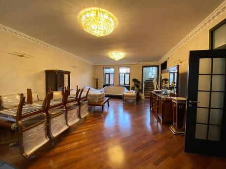 Elan №6393302 - Bakı, Gənclik m., 6 otaqlı, 250 m²
