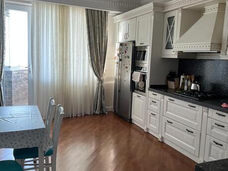 4-room apartment for rent, 170 m², Badamdar: 1 800 ₼/mo 4