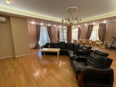 4 otaqlı mənzil, 250 m², 28 May: 750 000 ₼ 2