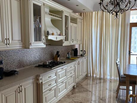 4 otaqlı mənzil, 250 m², 28 May: 750 000 ₼ 3